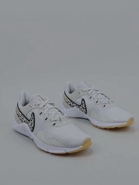 Nike Legend Essential 2 Prm Size 7